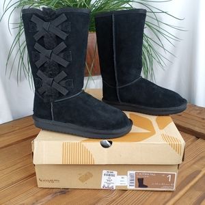 NWT  UGG Koolaburra Victoria Tall Black Faux Fur Lined Boots Bow Accents Sz.1